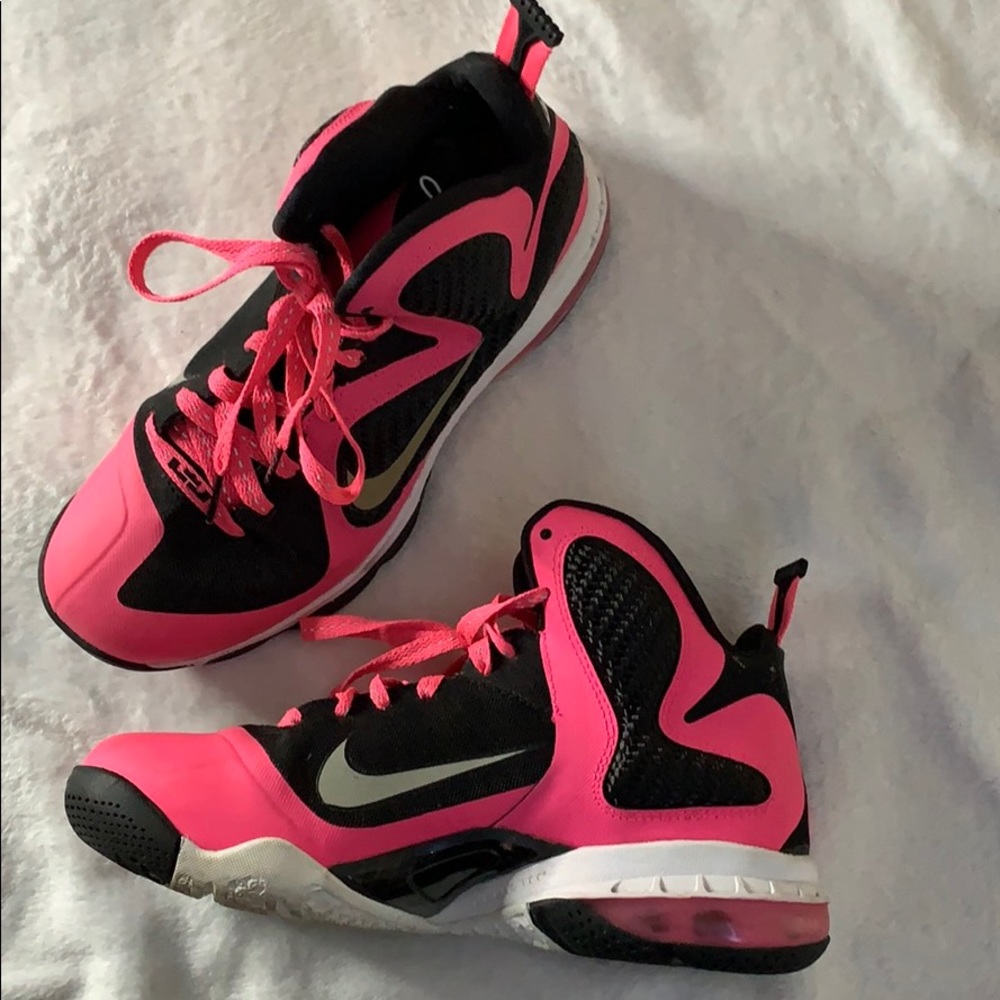 Lebrun James basketball shoes